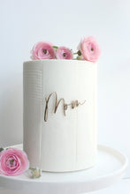 Load image into Gallery viewer, &quot;Mom&quot; Cake Plaque - Material Acrylic - Colors Gold Rose Gold Silver - Full
