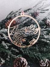 Load image into Gallery viewer, Round Personalized Snowflake Ornament
