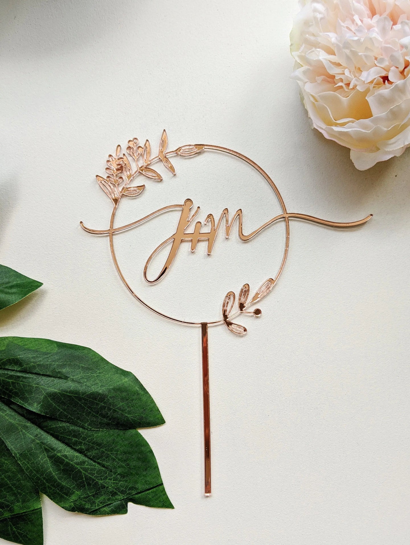 Round Wreath Initials Cake Topper vendor-unknown